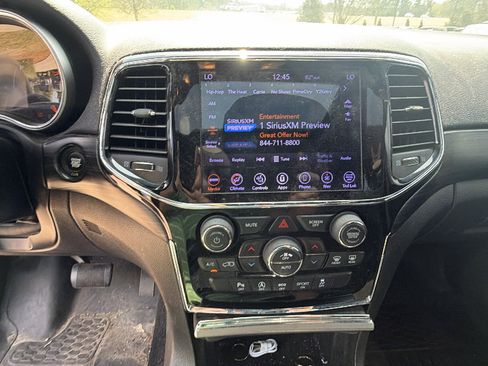 Used 2019 Jeep Grand Cherokee Altitude image 32