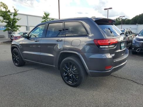 Used 2018 Jeep Grand Cherokee Altitude RWD image 4