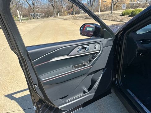 Used 2025 Ford Explorer ST-Line AWD/4WD image 35