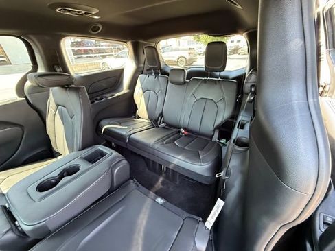 New 2026 Chrysler Pacifica Select image 19