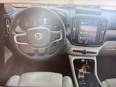 Used 2023 Volvo XC40 B5 Plus w/ Protection Package Premier AWD/4WD image 5