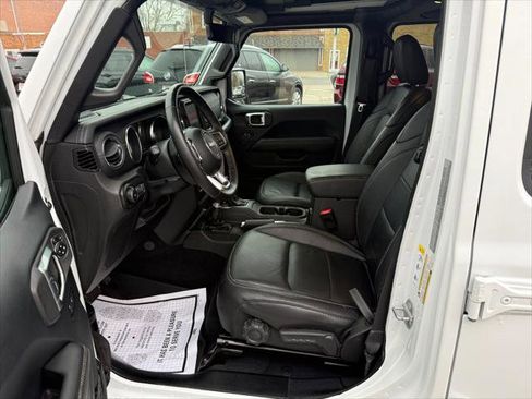 Certified 2019 Jeep Wrangler Unlimited Sahara AWD/4WD image 8