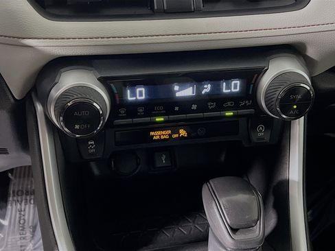 Used 2022 Toyota RAV4 XLE w/ Convenience Package FWD image 26