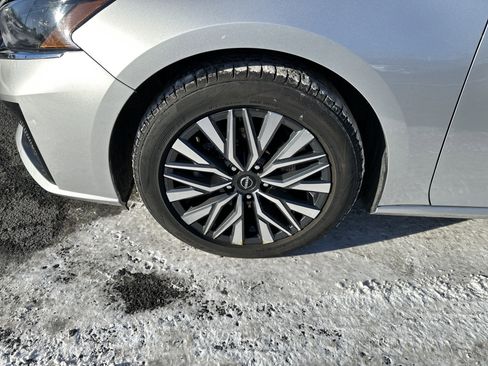 Used 2024 Nissan Altima 2.5 SV image 11