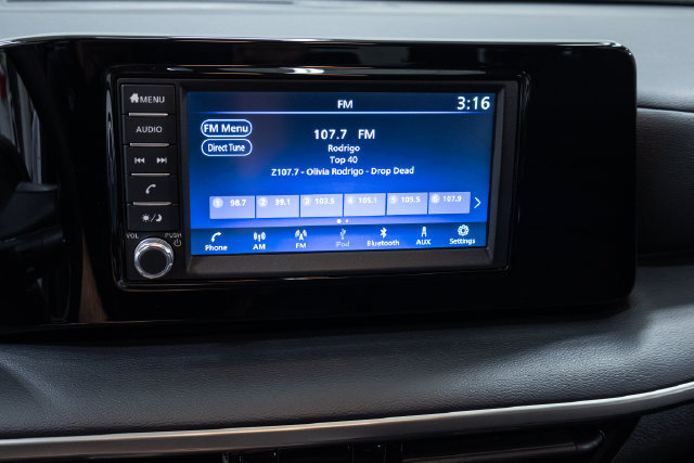 Used 2025 Nissan Kicks S FWD image 16