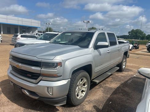 Used 2017 Chevrolet Silverado 1500 LT w/ All Star Edition AWD/4WD image 3
