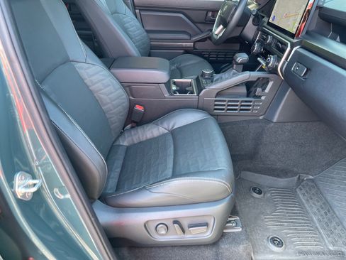 Used 2025 Toyota 4Runner TRD Off-Road Premium AWD/4WD image 19