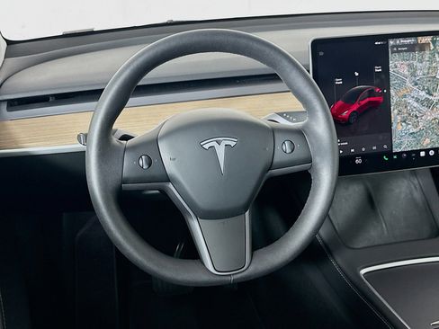 Used 2025 Tesla Model Y Long Range image 17