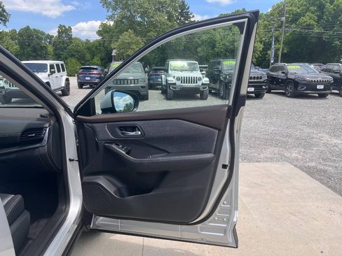 Used 2023 Nissan Rogue SV AWD/4WD image 10