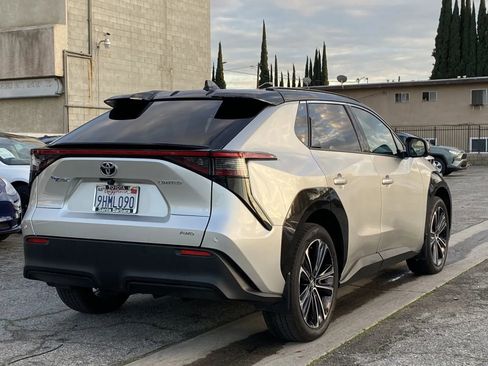 Used 2023 Toyota bZ4X AWD image 4