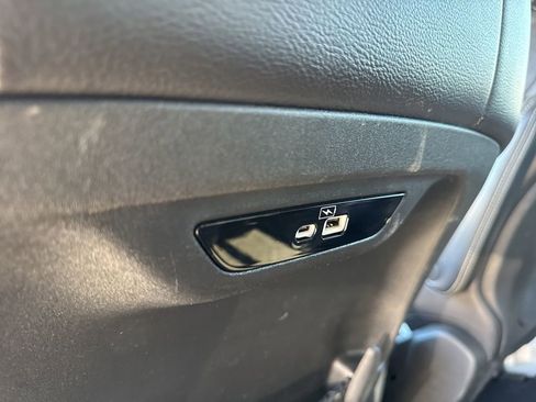 Used 2022 Chrysler Pacifica Touring-L image 29