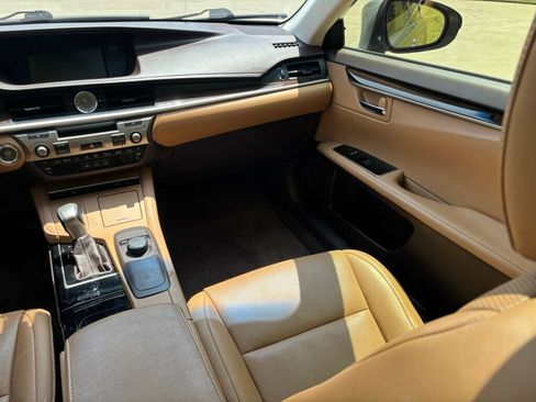 Used 2016 Lexus ES 350 w/ Premium Package w/Wood Trim FWD image 21