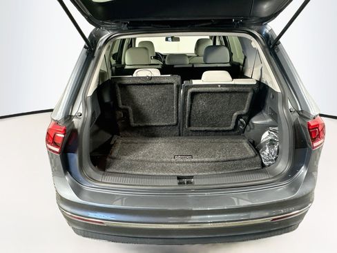 Used 2020 Volkswagen Tiguan SE w/ Panoramic Sunroof Package FWD image 27