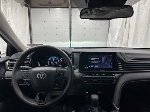 Used 2025 Toyota Camry LE image 16