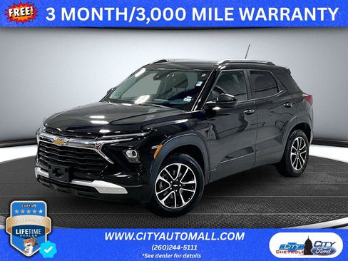 Used 2025 Chevrolet TrailBlazer LT FWD image 1