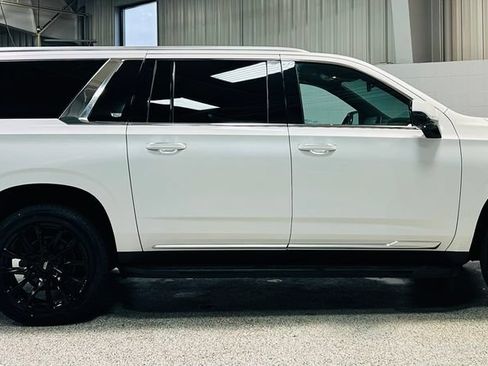 Used 2022 Cadillac Escalade ESV Luxury AWD/4WD image 7