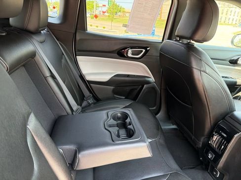 Used 2025 Jeep Compass Limited AWD/4WD image 13