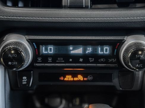 Used 2025 Toyota RAV4 XLE image 19