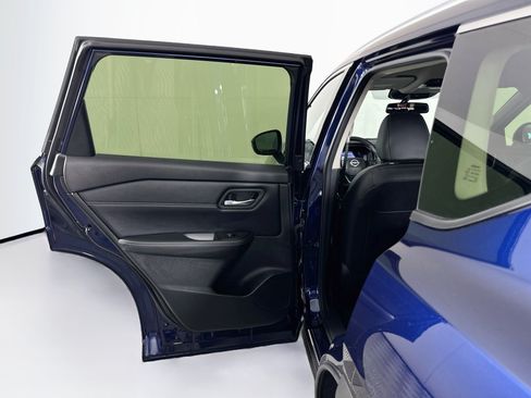 Used 2025 Nissan Rogue SL FWD image 26
