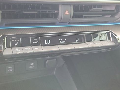 Used 2024 Toyota Prius XLE image 29