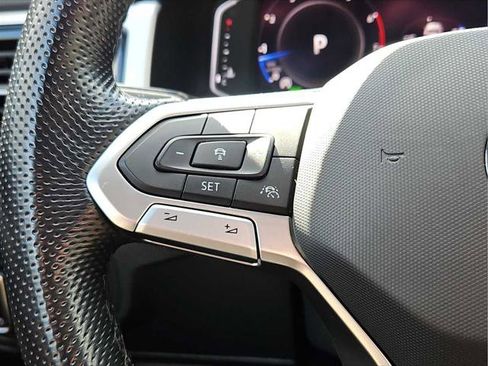 Used 2022 Volkswagen Atlas Cross Sport SEL R-Line AWD/4WD image 20