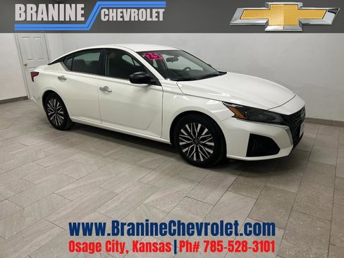 Used 2025 Nissan Altima 2.5 SV image 1