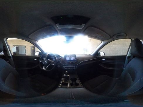 Used 2025 Nissan Altima 2.5 SV FWD image 42