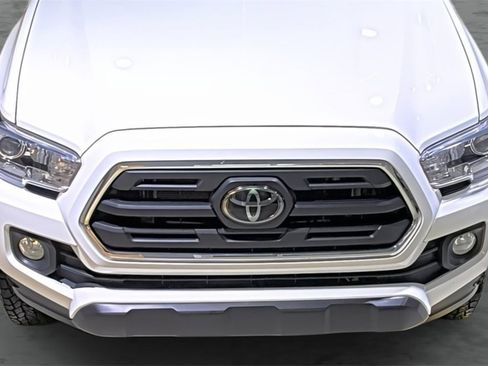 Used 2018 Toyota Tacoma SR5 image 16