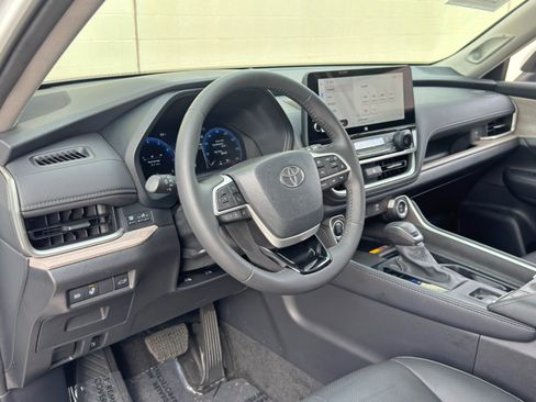 Used 2024 Toyota Grand Highlander FWD image 14