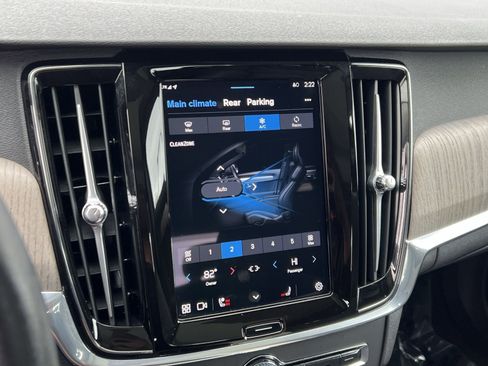 Used 2025 Volvo S90 B6 Plus image 19