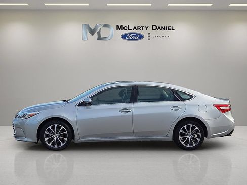 Used 2018 Toyota Avalon XLE Premium FWD image 3