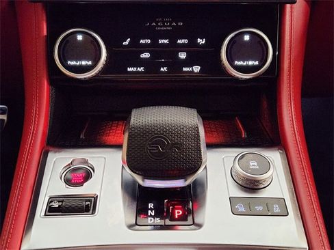 Used 2022 Jaguar F-PACE SVR image 19