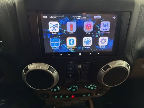 Used 2017 Jeep Wrangler Unlimited Sahara w/ Connectivity Group image 33