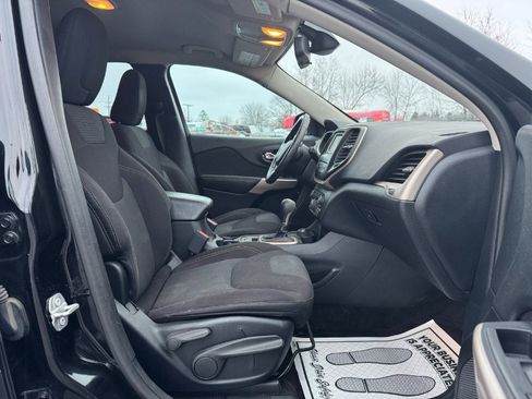 Used 2017 Jeep Cherokee Latitude image 19