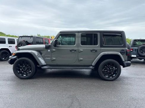Used 2023 Jeep Wrangler Unlimited Sahara w/ Cold Weather Group AWD/4WD image 7