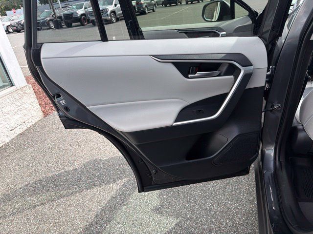 Used 2020 Toyota RAV4 XLE w/ Convenience Package AWD/4WD image 15