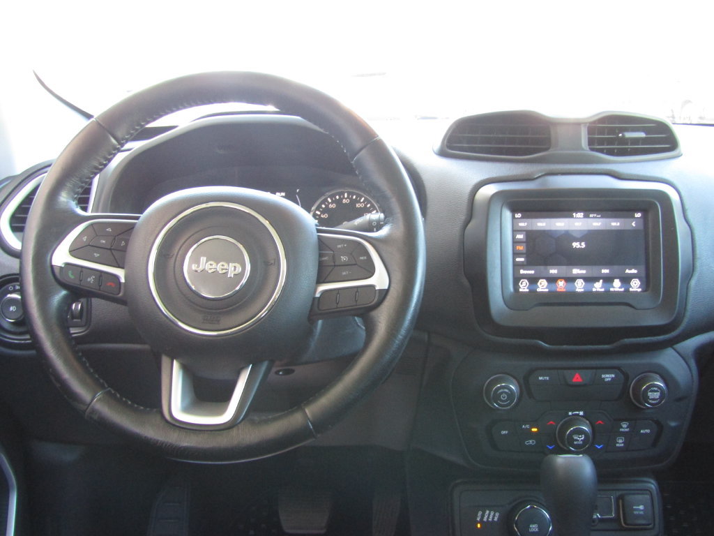 Used 2018 Jeep Renegade Latitude w/ Cold Weather Group AWD/4WD image 5