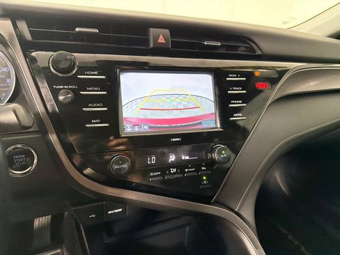 Used 2020 Toyota Camry SE w/ Convenience Package FWD image 15
