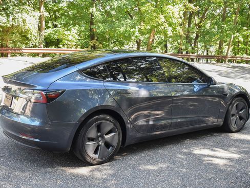 Used 2022 Tesla Model 3 Standard Range image 8