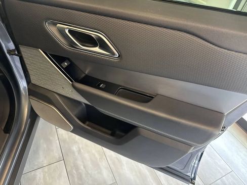 Used 2019 Land Rover Range Rover Velar R-Dynamic SE AWD/4WD image 23