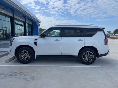 Used 2025 Nissan Armada SL w/ Captain's Chari Seat Package image 9