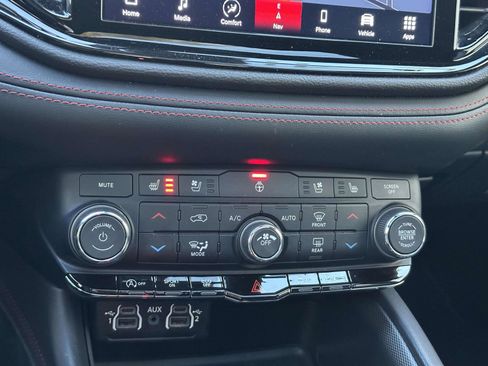 Used 2024 Dodge Durango GT image 28