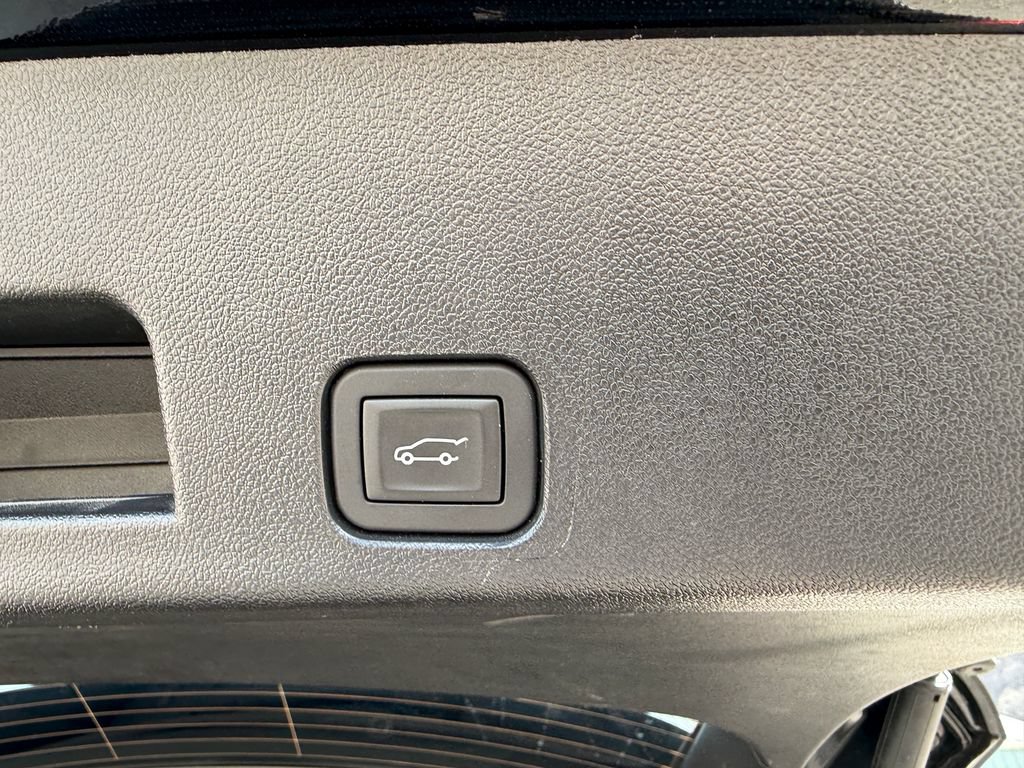 Used 2025 Buick Enclave Preferred AWD/4WD image 13