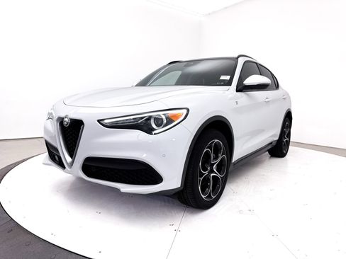 Used 2023 Alfa Romeo Stelvio Ti AWD/4WD image 16