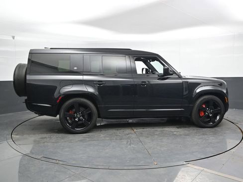 Used 2024 Land Rover Defender 130 X-Dynamic SE image 5