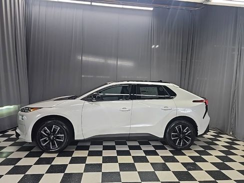 New 2026 Subaru Solterra Premium image 16