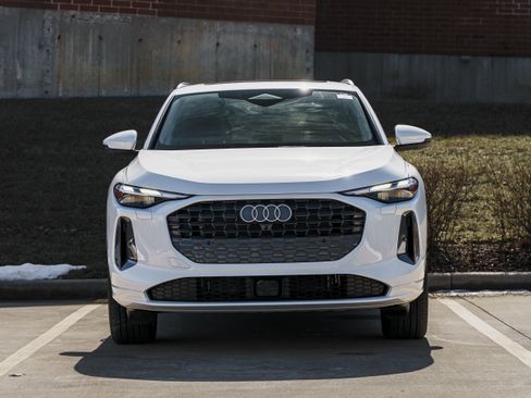 Certified 2025 Audi Q5 Premium w/ Convenience Package image 31