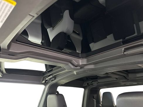 Used 2024 GMC Hummer EV 2X w/ Extreme Off-Road Package AWD/4WD image 73