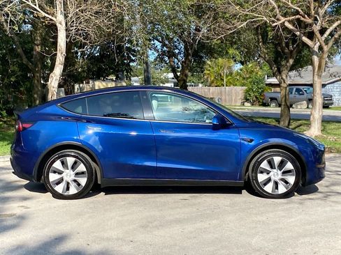 Used 2023 Tesla Model Y Long Range image 9