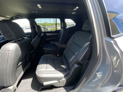 Certified 2025 Buick Enclave Sport Touring w/ Power Package image 23
